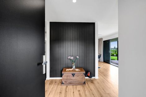 Photo of property in 8 Ponga Place, Highlands Park, New Plymouth, 4312