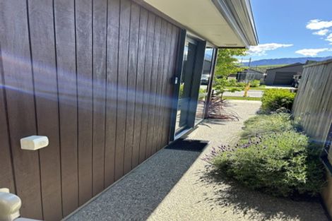 Photo of property in 21 Bale Road, Jacks Point, 9371