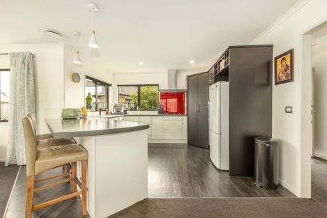 Photo of property in 18 Pearson Place, Paraparaumu, 5032