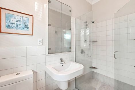 Photo of property in 42 Octavius Place, New Plymouth, 4312