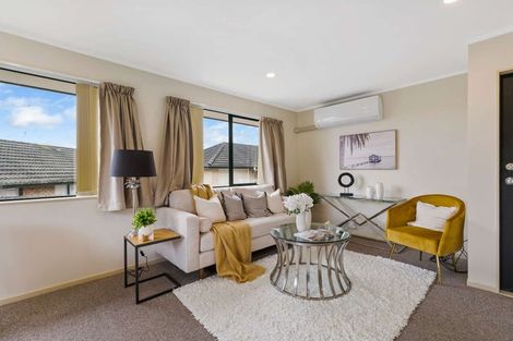 Photo of property in 40 Regents Park Place, Westgate, Auckland, 0614