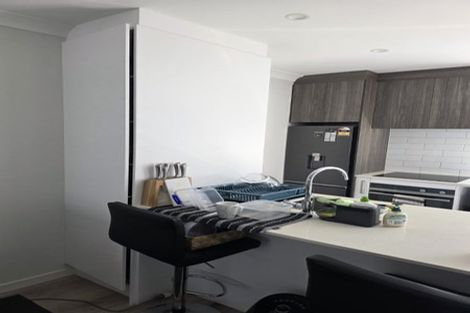 Photo of property in 14 Rauriki Lane, Rosehill, Papakura, 2113