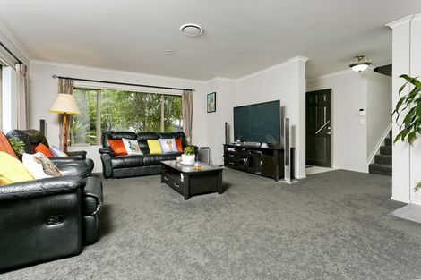 Photo of property in 37 Condor Place, Unsworth Heights, Auckland, 0632