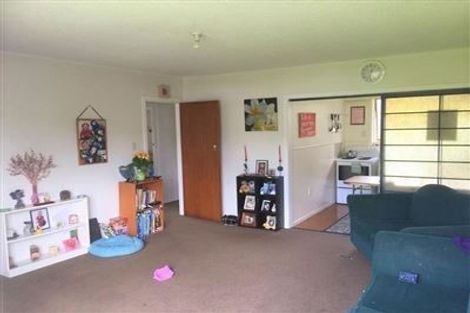 Photo of property in 1/2 Gregg Place, Sunnyvale, Auckland, 0612