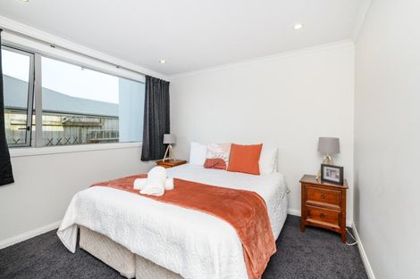 Photo of property in 4 Saint Heliers Grove, Fitzherbert, Palmerston North, 4410