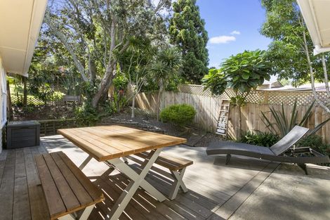 Photo of property in 30 Arosa Place, Forrest Hill, Auckland, 0620
