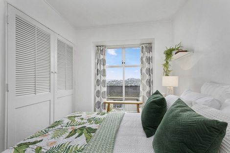 Photo of property in 4 Cobar Close, Maupuia, Wellington, 6022