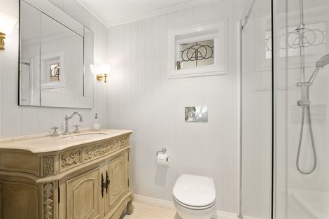 Photo of property in 2 Barton Road, Heretaunga, Upper Hutt, 5018