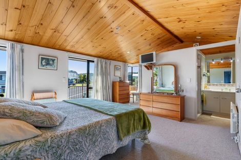 Photo of property in 121 Bruce Wallace Place, Whangamata, 3620
