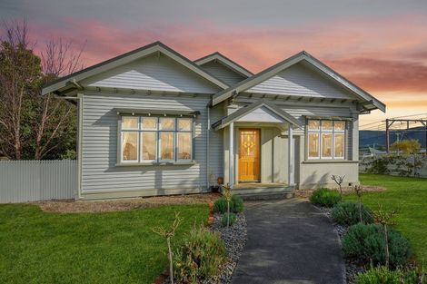 Photo of property in 30 Granville Street, Silverstream, Upper Hutt, 5019