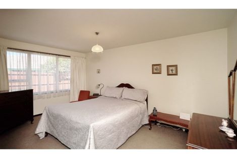 Photo of property in 2/9 Larkhill Place, Russley, Christchurch, 8042