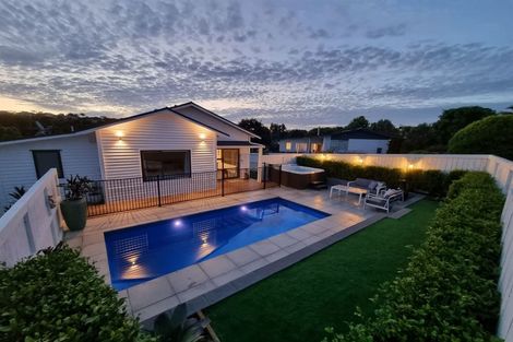 Photo of property in 75 Brian Crescent, Stanmore Bay, Whangaparaoa, 0932