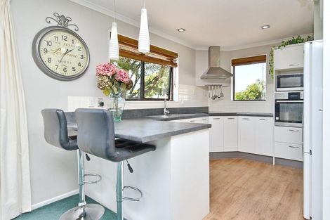 Photo of property in 4 Sonning Place, Redwood, Christchurch, 8051