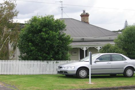 Photo of property in 1/15 West Lynn Road, Titirangi, Auckland, 0604