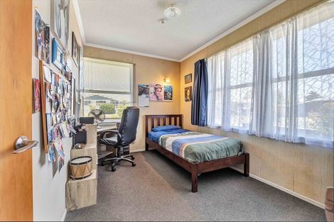 Photo of property in 8 Kennedy Place, Merrilands, New Plymouth, 4312