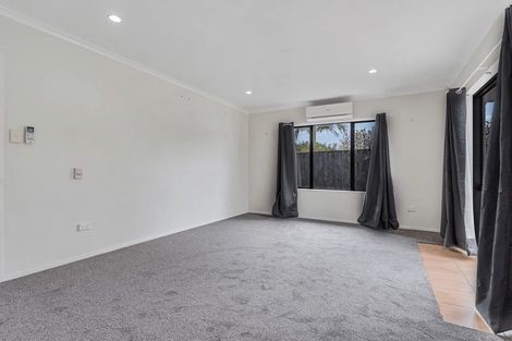 Photo of property in 27 Lothian Brae, Wattle Downs, Auckland, 2103