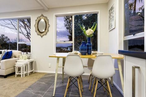 Photo of property in 17 Wanita Place, Totara Vale, Auckland, 0629