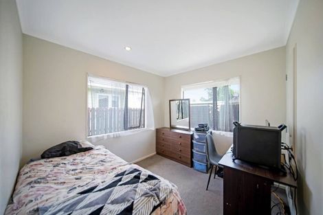 Photo of property in 98 Maplesden Drive, Clendon Park, Auckland, 2103