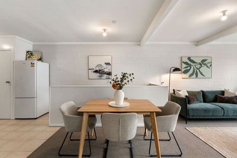 Photo of property in 1/15 Bloomsbury Grove, Newlands, Wellington, 6037
