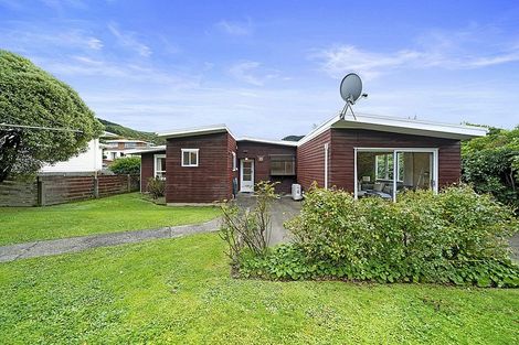 Photo of property in 3 Saint Edmund Crescent, Tawa, Wellington, 5028