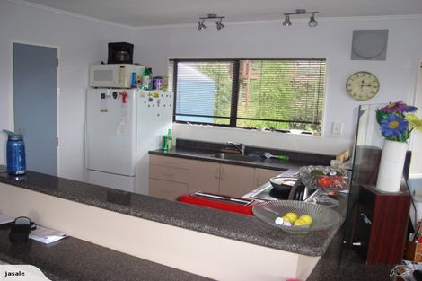 Photo of property in 12 Ozone Road, Stanmore Bay, Whangaparaoa, 0932