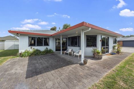 Photo of property in 21 Waiwherowhero Drive, St Andrews, Hamilton, 3200