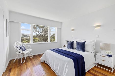 Photo of property in 7 Miles Crescent, Newlands, Wellington, 6037