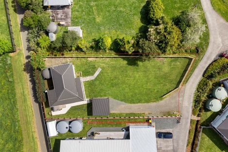 Photo of property in 972 Kahikatea Flat Road, Waitoki, 0871