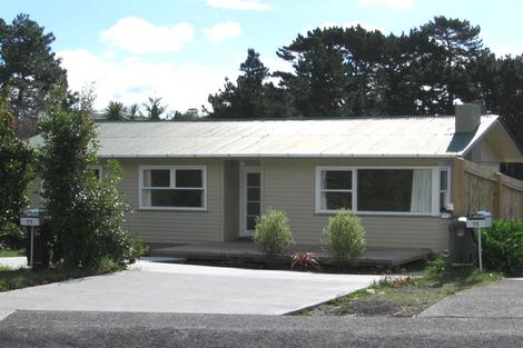 Photo of property in 77 Barrys Road, Glendene, Auckland, 0602