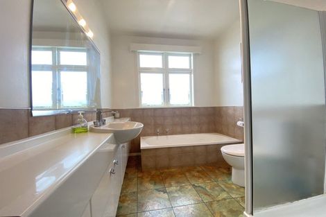 Photo of property in 2a Cumberland Avenue, Westmere, Auckland, 1022