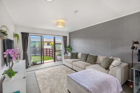 Photo of property in 2/99 Seddon Street, Pukekohe, 2120