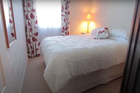 Photo of property in 100 Roberts Road, Te Atatu South, Auckland, 0610