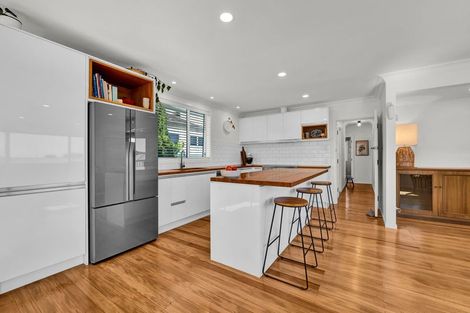 Photo of property in 185 Mangorei Road, Merrilands, New Plymouth, 4312