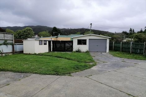Photo of property in 35 Glen Road, Stokes Valley, Lower Hutt, 5019
