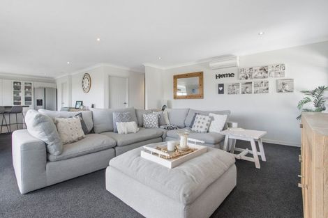 Photo of property in 12 Haden Place, Omokoroa, 3114