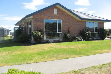 Photo of property in 14 Limes Avenue, Parklands, Christchurch, 8083