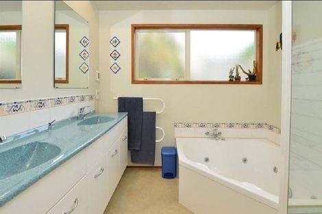 Photo of property in 9 Pelican Lane, Unsworth Heights, Auckland, 0632