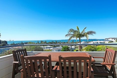 Photo of property in 2/18 Ngahere Views, Orewa, 0931