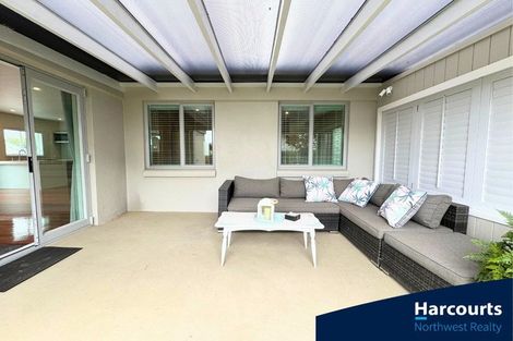 Photo of property in 86 Wiseley Road, West Harbour, Auckland, 0618