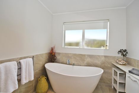 Photo of property in 12 Laly Haddon Place, Matakana, Warkworth, 0985