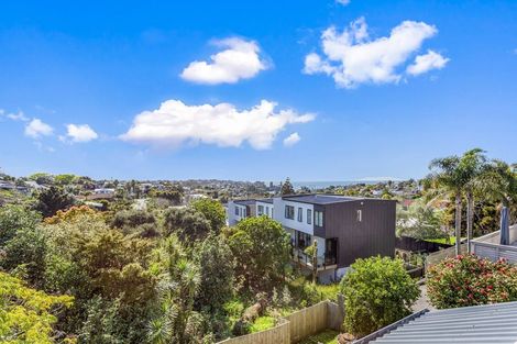 Photo of property in 1/13 Mizpah Road, Waiake, Auckland, 0630
