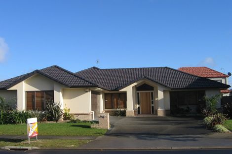 Photo of property in 62 Thornbury Crescent, East Tamaki Heights, Auckland, 2016