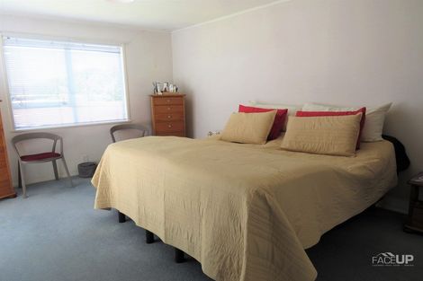 Photo of property in 8 Miltonia Avenue, Te Atatu South, Auckland, 0610