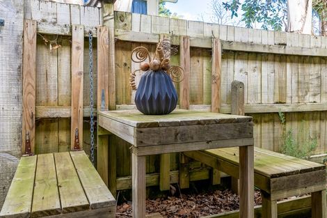 Photo of property in 2a Taupo Street, Green Bay, Auckland, 0604