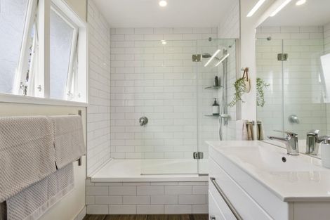 Photo of property in 25 Agincourt Street, Glenfield, Auckland, 0629