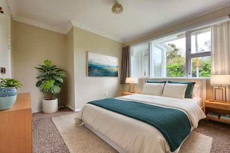 Photo of property in 23 Pinkerton Grove, Newlands, Wellington, 6037