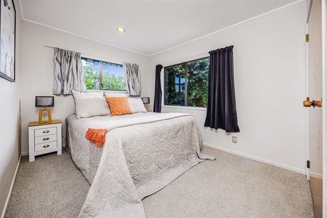 Photo of property in 6 Majesty Place, Half Moon Bay, Auckland, 2012