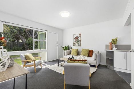 Photo of property in 2/102 Endeavour Street, Lyall Bay, Wellington, 6022