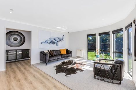 Photo of property in 8 Glengavel Grove, Papakowhai, Porirua, 5024