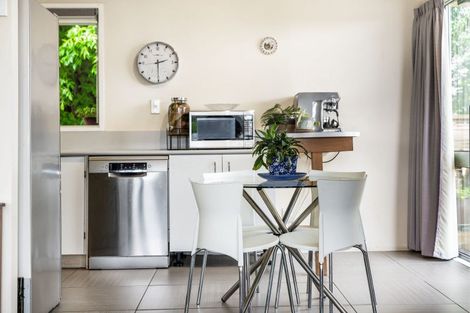 Photo of property in 62 Lynn Road, Bayview, Auckland, 0629